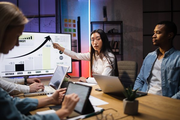 Comment analyser les données de jeu pour améliorer l'expérience utilisateur dans un jeu d'évasion mobile?